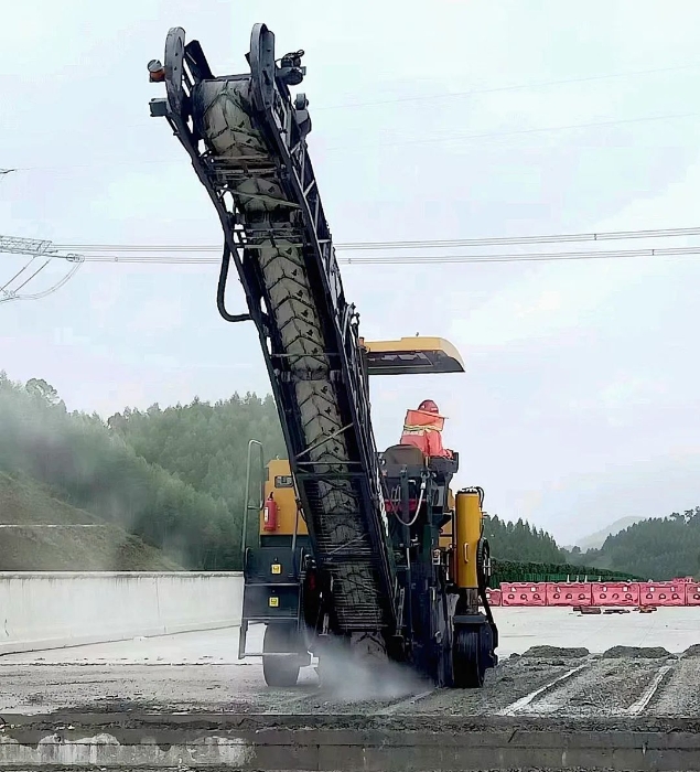 靠譜！徐工銑刨機化身“護路使者”助力巴平高速建設！